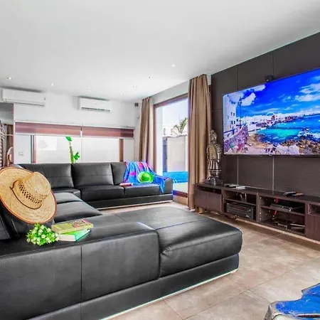 Playa Blanca Sleeps 10 Pool Air Con Wifi
