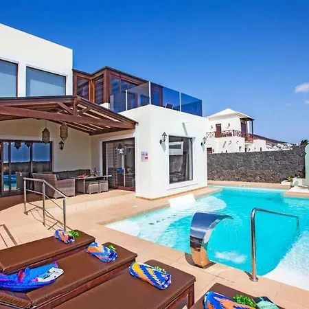 Playa Blanca Sleeps 10 Pool Air Con Wifi Villa Playa Blanca (Lanzarote)