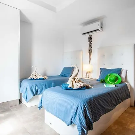 Playa Blanca Sleeps 10 Pool Air Con Wifi Villa *